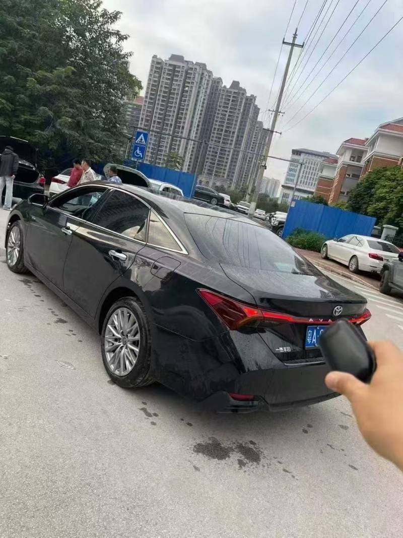 广州25年丰田亚洲龙7