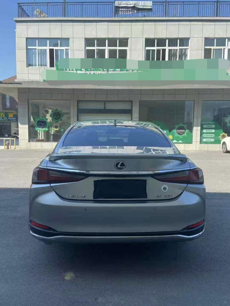 襄阳22年雷克萨斯ES9
