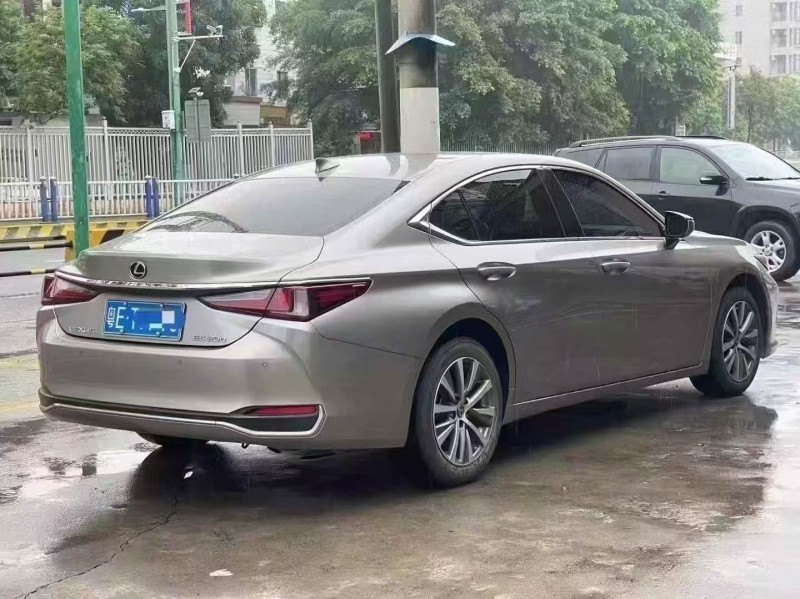广州21年雷克萨斯ES8