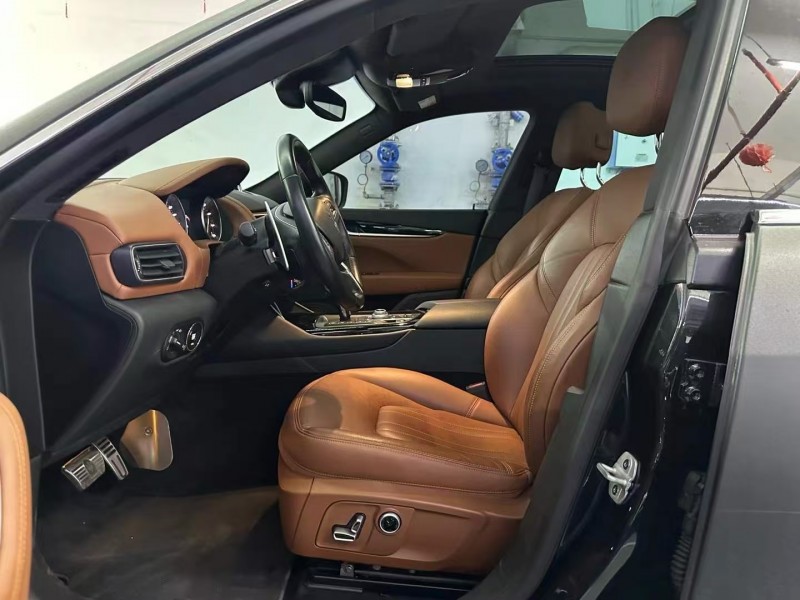 广州22年玛莎拉蒂Levante4