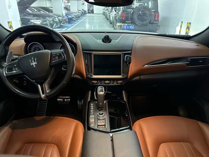 广州22年玛莎拉蒂Levante5