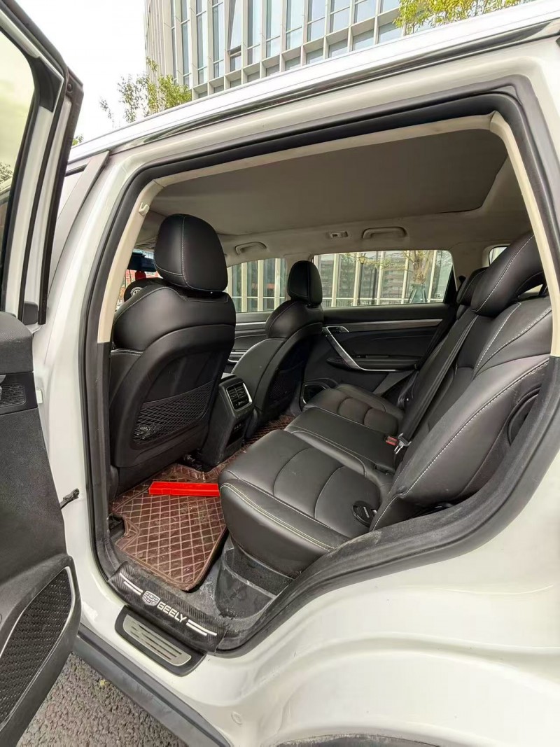 成都19年吉利博越6