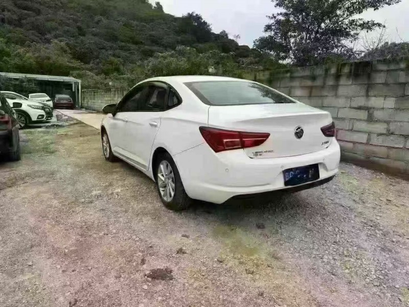 湛江19年别克威朗7