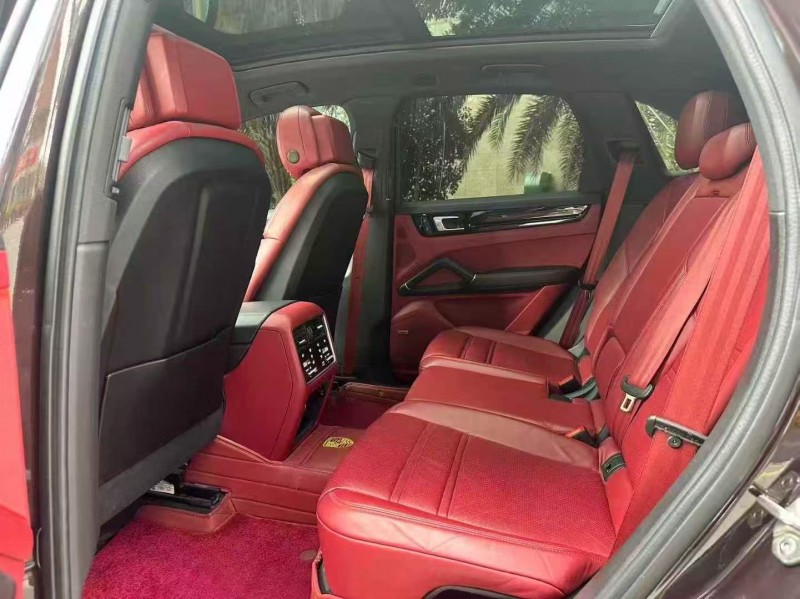 广州22年保时捷卡宴5