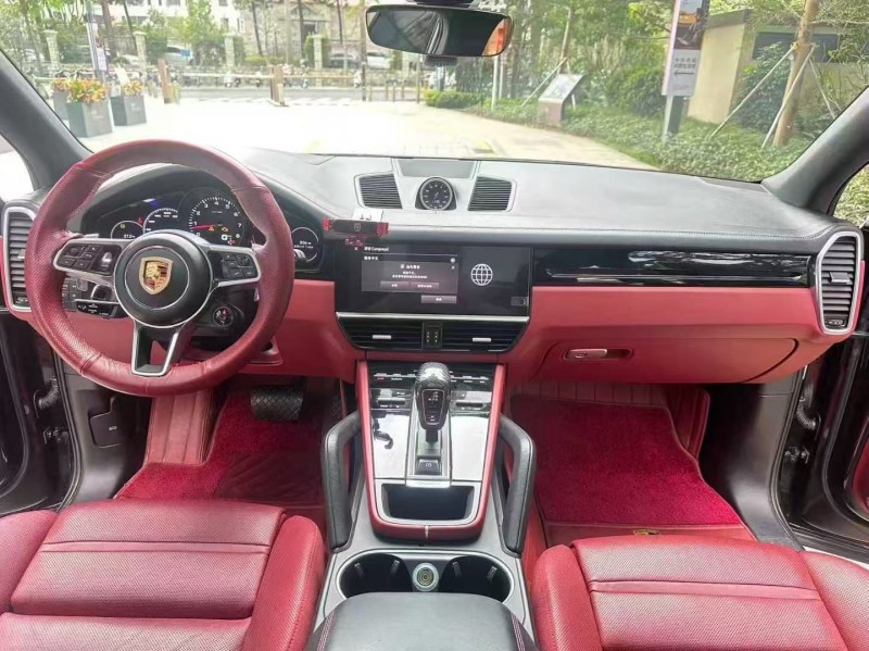 广州22年保时捷卡宴7