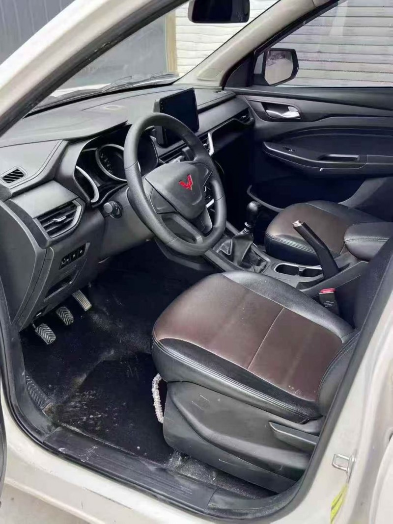 贵阳23年五菱汽车宏光4