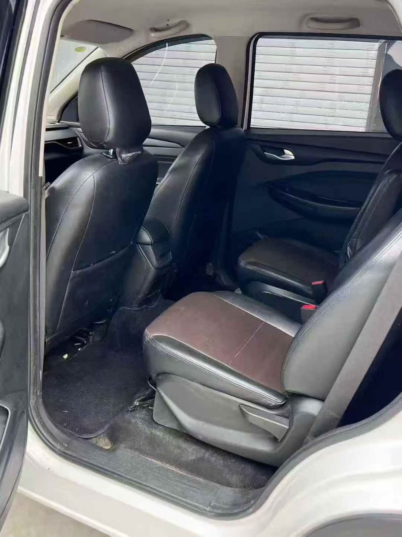 贵阳23年五菱汽车宏光5