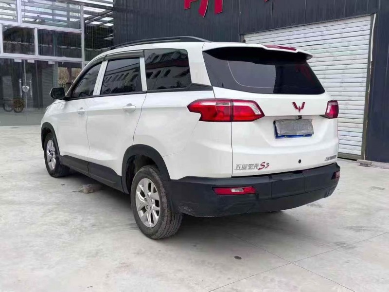 贵阳23年五菱汽车宏光8