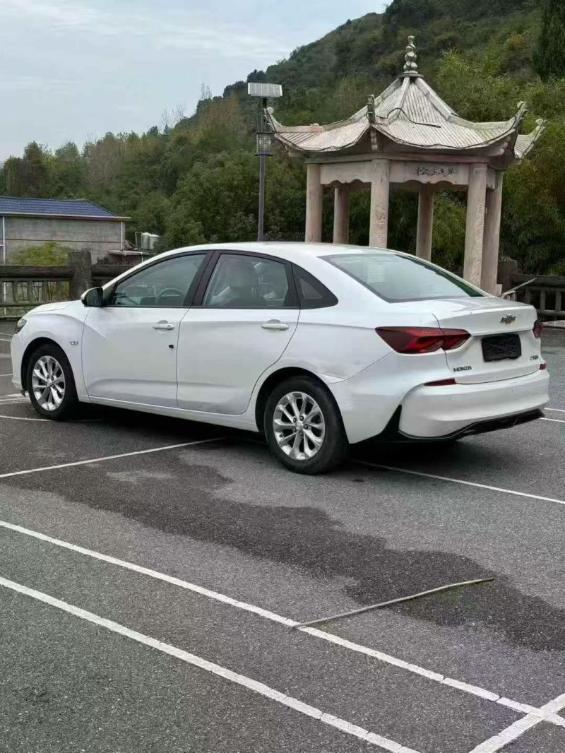 新余23年雪佛兰科鲁泽8