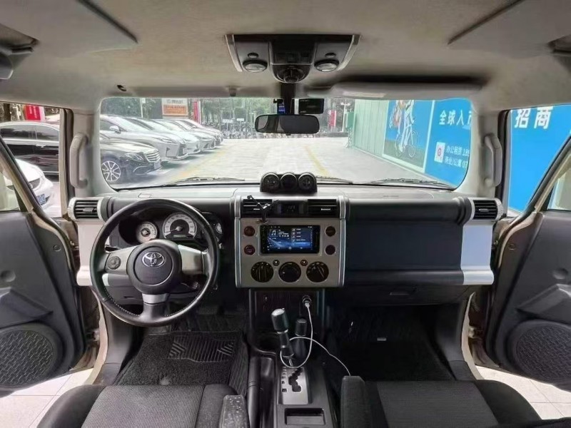 广州19年丰田兰德酷路泽5