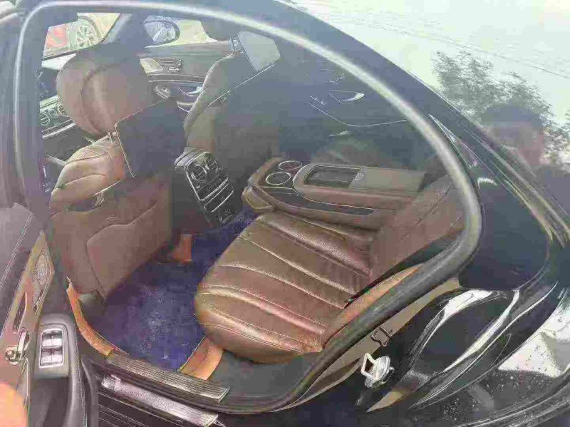 天津19年奔驰迈巴赫S级4