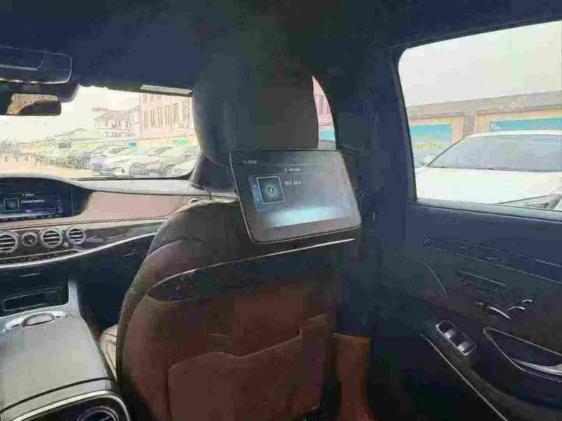 天津19年奔驰迈巴赫S级7