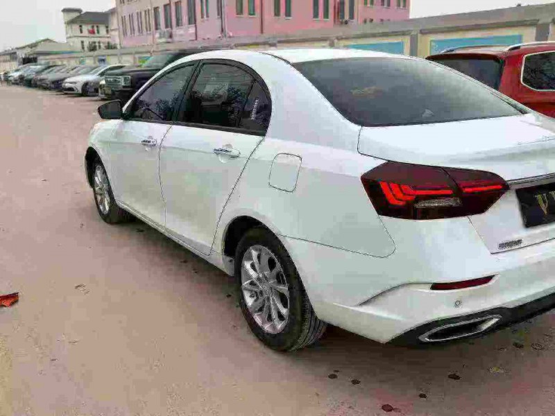 天津22年吉利帝豪8