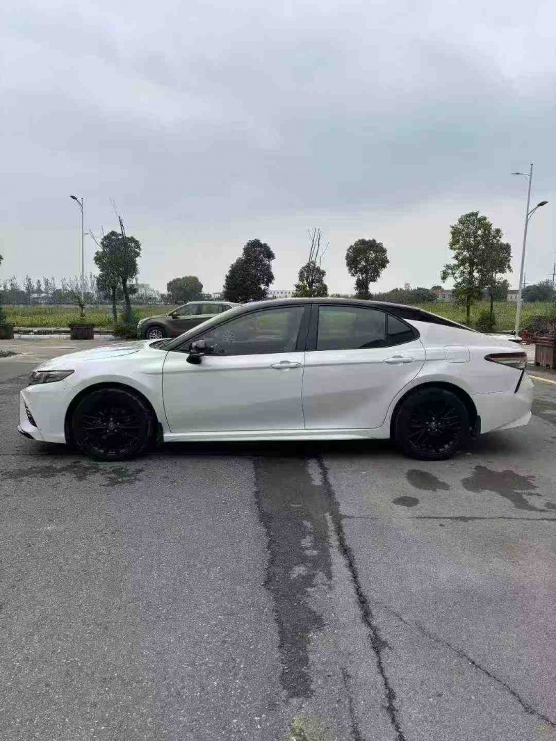 襄阳19年丰田凯美瑞5