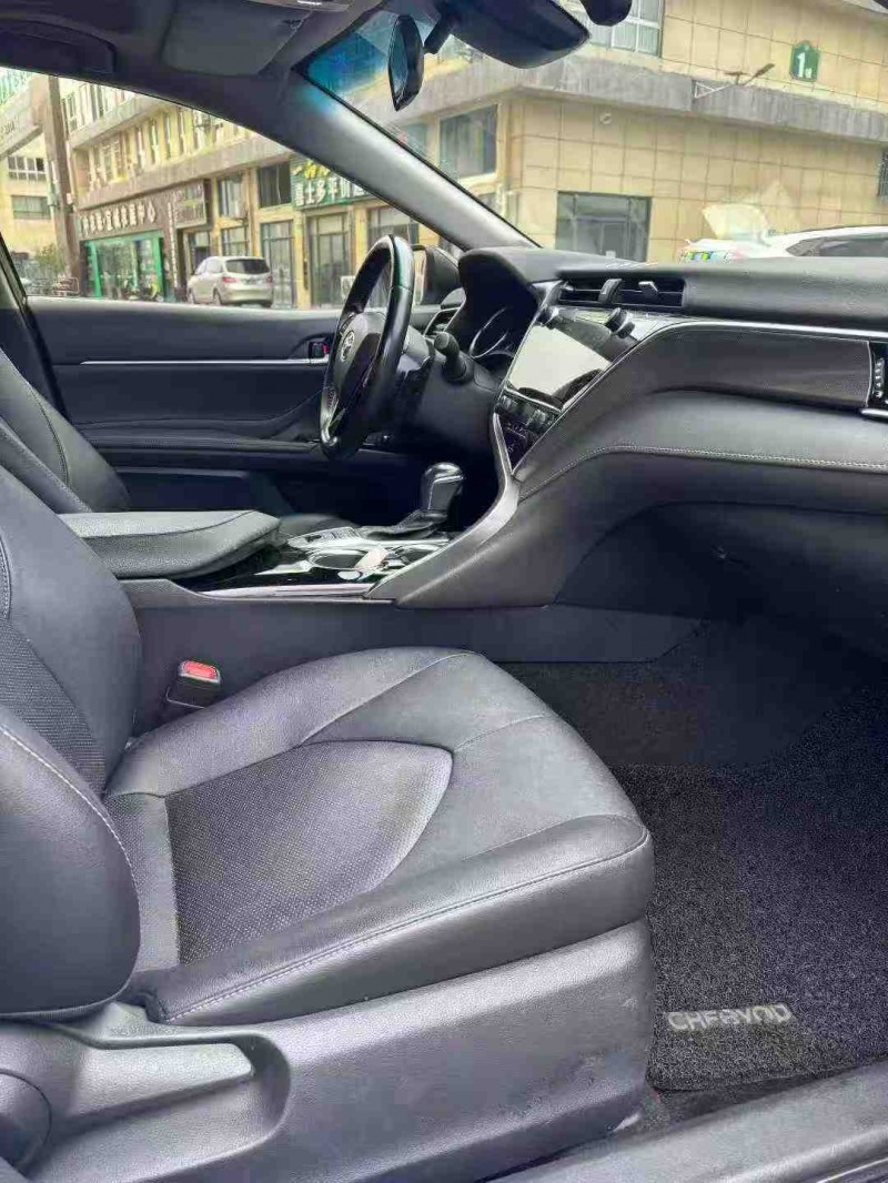 襄阳19年丰田凯美瑞8