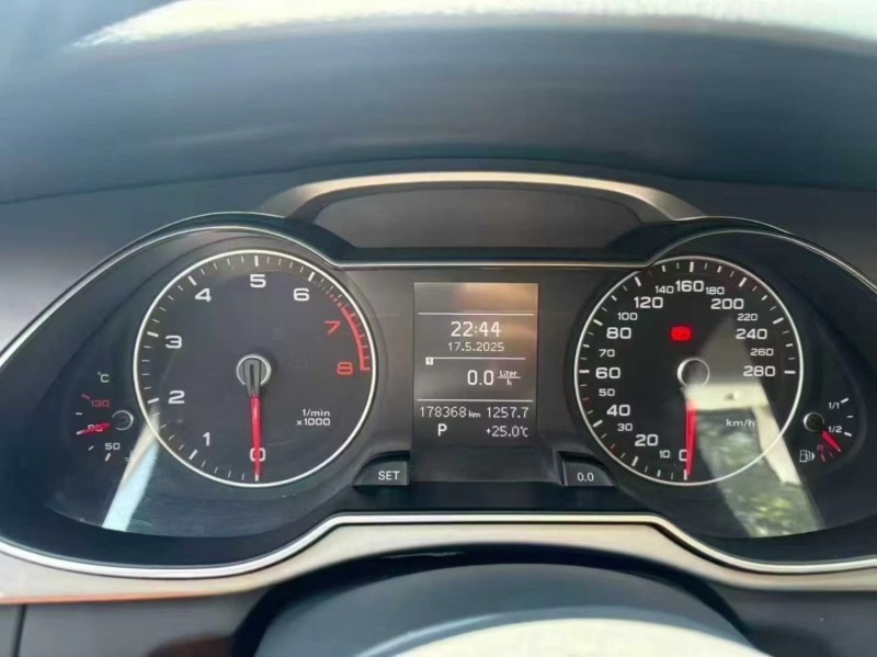 安顺16年奥迪A4L7