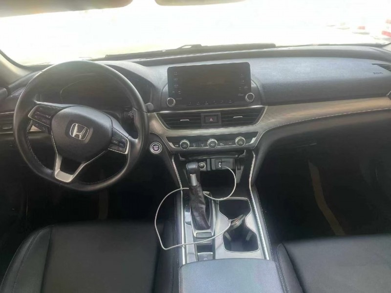 安顺21年本田雅阁2