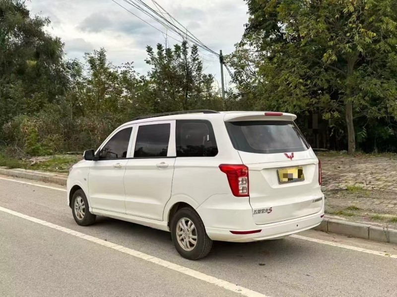 六盘水20年五菱汽车宏光8