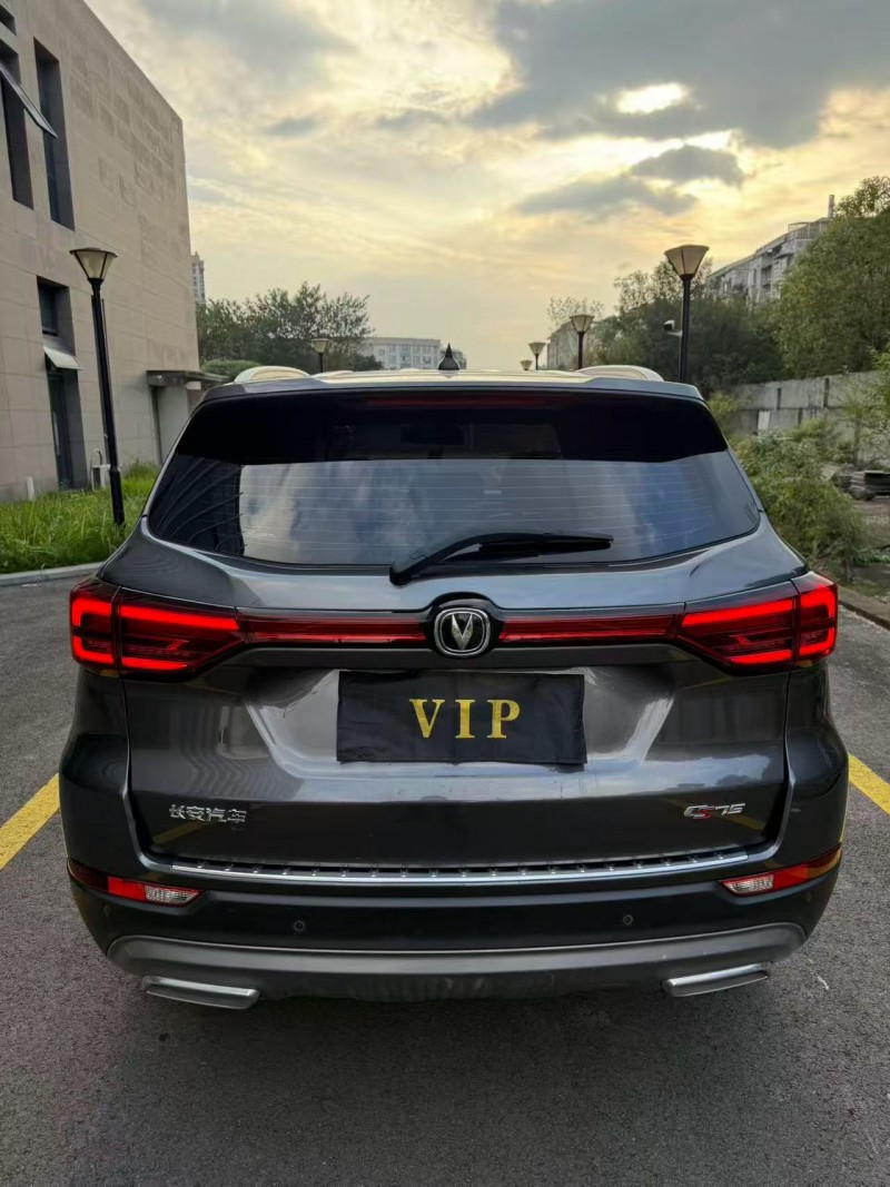 成都23年长安汽车CS755