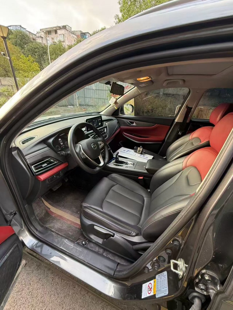 成都23年长安汽车CS757