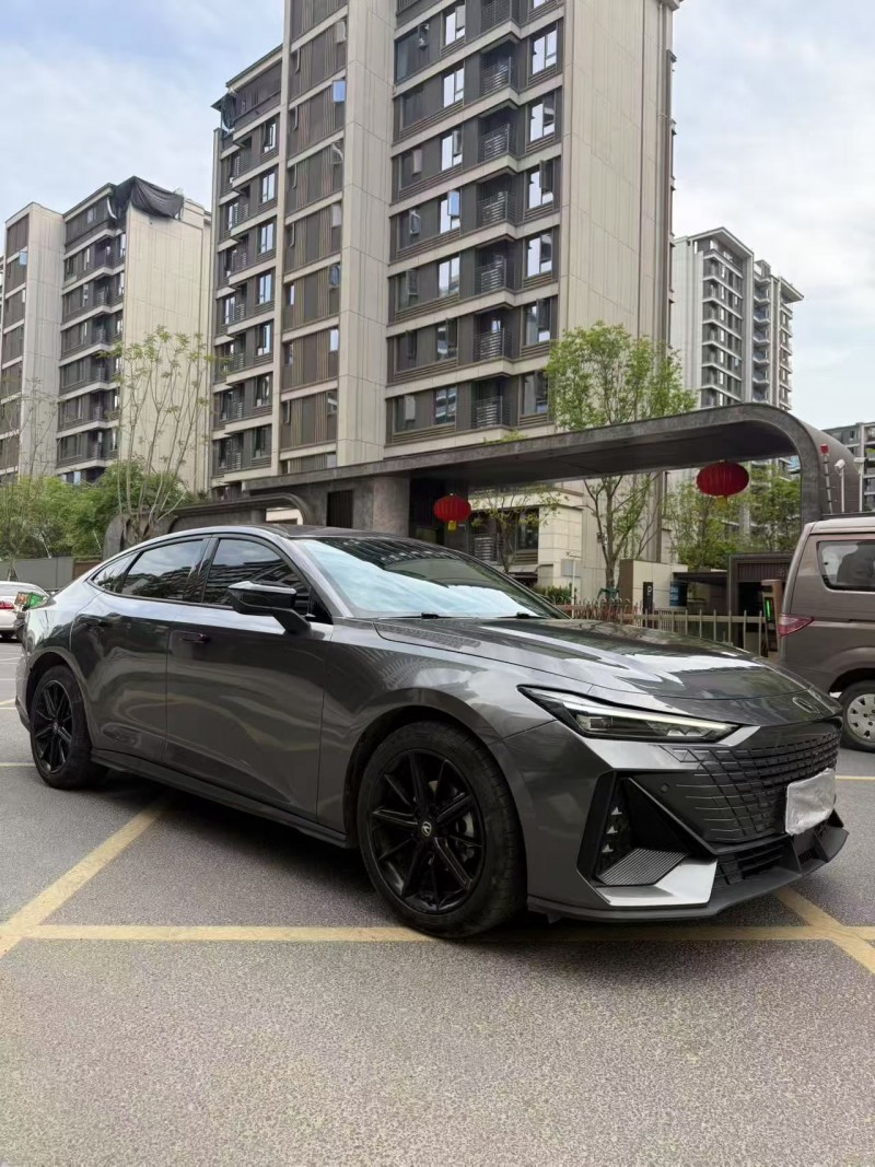 成都23年长安汽车UNI4