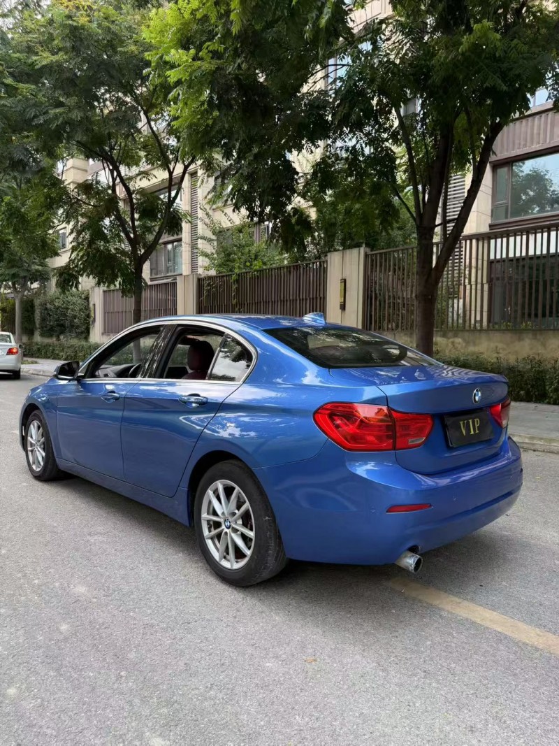 成都18年宝马1系4