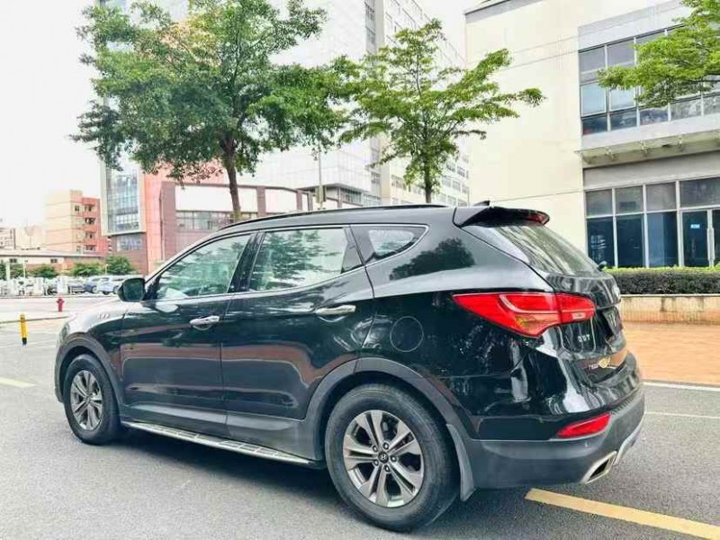 东莞15年现代新胜达4