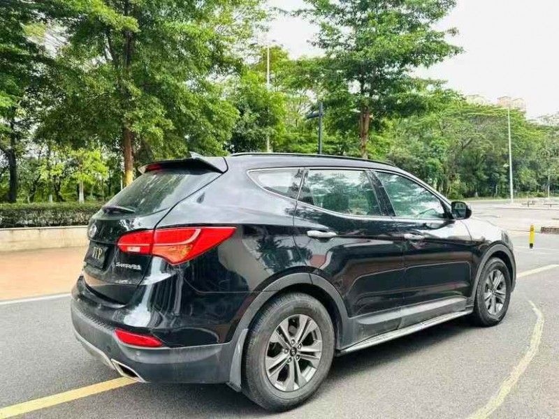 东莞15年现代新胜达5