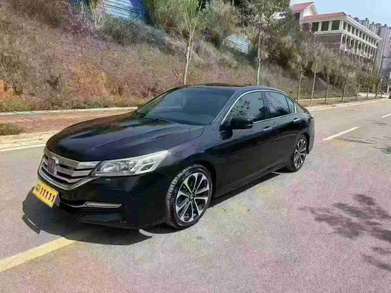 南宁14年本田雅阁3