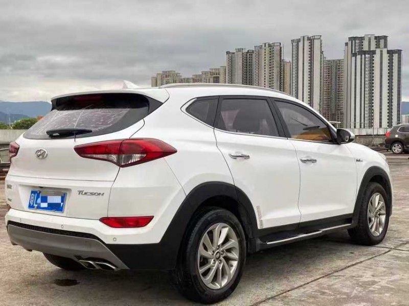 东莞18年现代途胜9