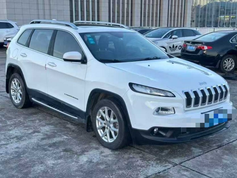 东莞17年Jeep自由光2