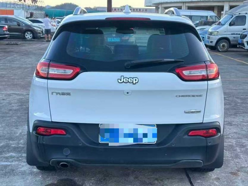 东莞17年Jeep自由光5