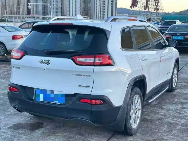 东莞17年Jeep自由光6