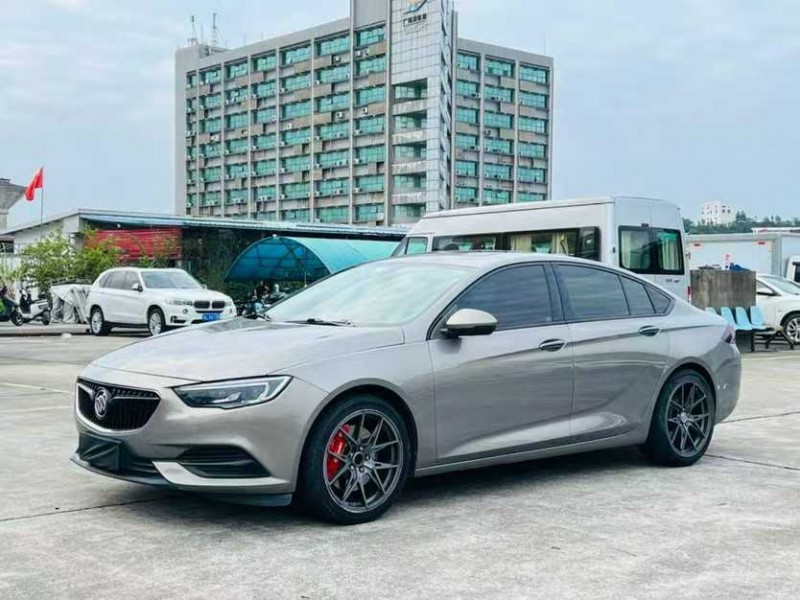 东莞18年别克君威2