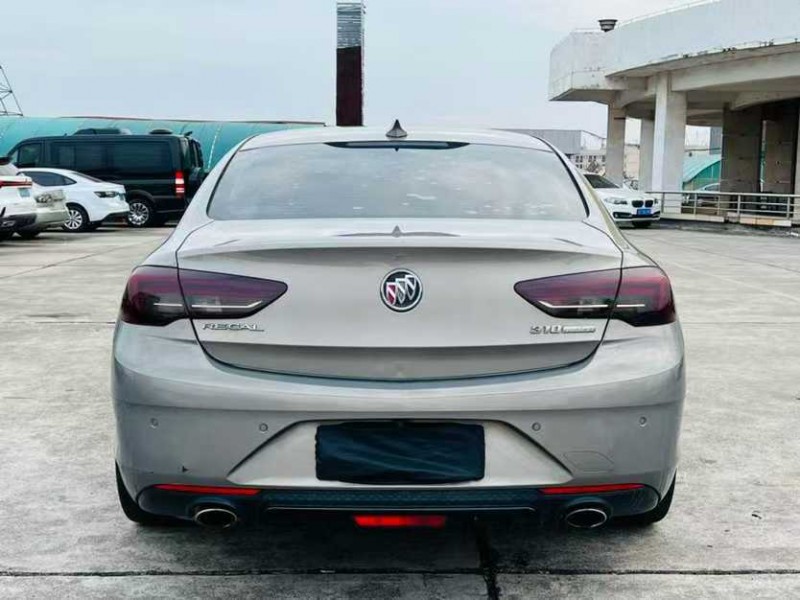 东莞18年别克君威8