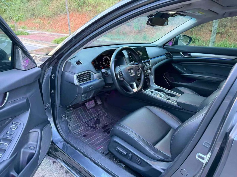 南宁23年本田雅阁4