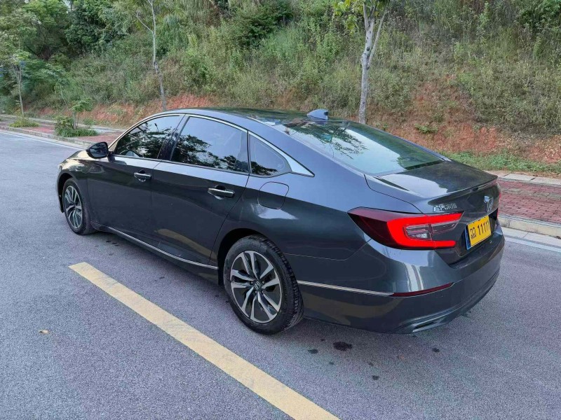 南宁23年本田雅阁8