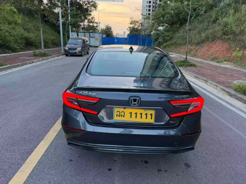 南宁23年本田雅阁9