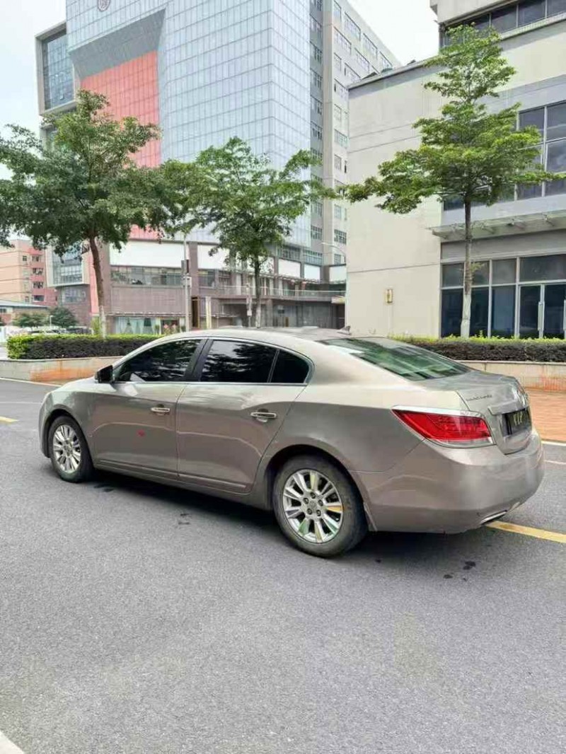 东莞11年别克君越8