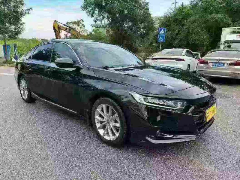 南宁22年本田雅阁3