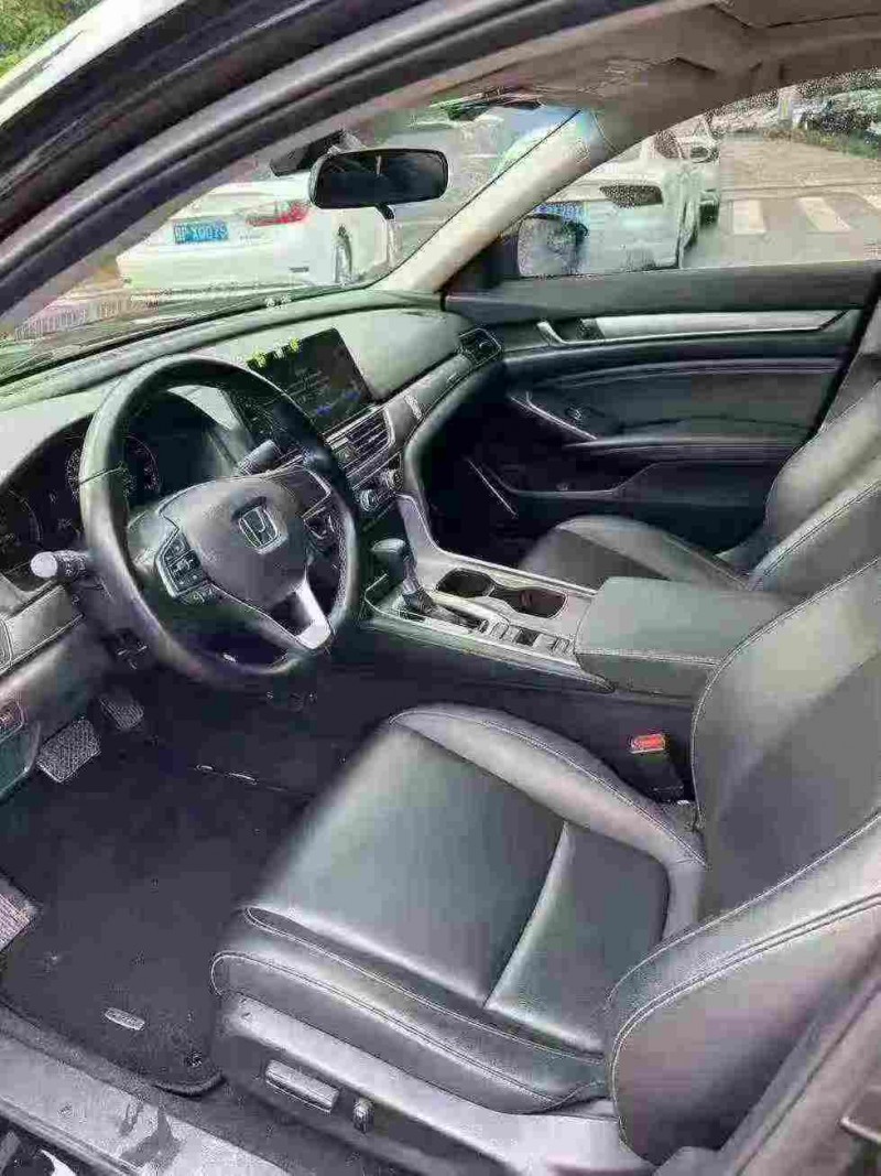 南宁22年本田雅阁4