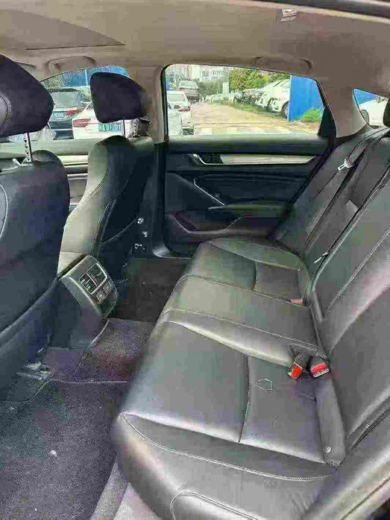 南宁22年本田雅阁6