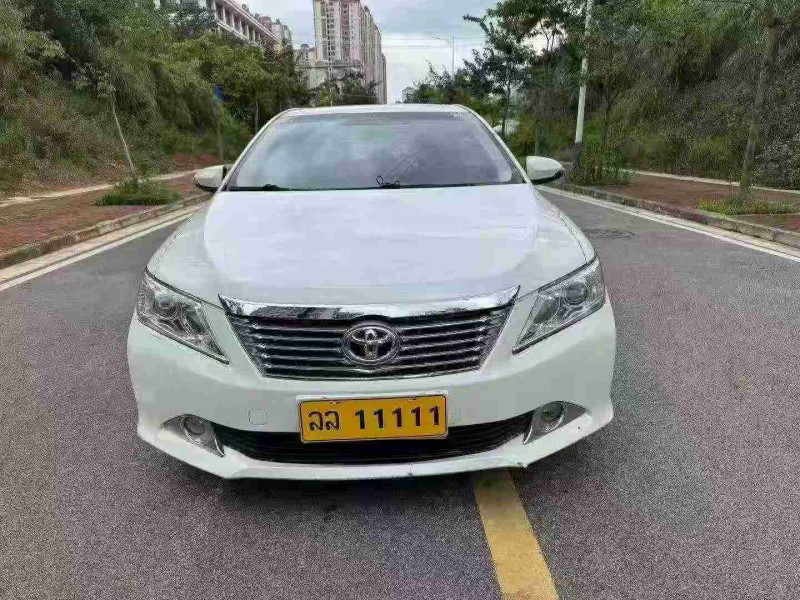 南宁14年丰田凯美瑞1