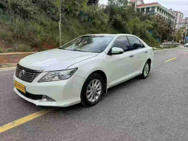 南宁14年丰田凯美瑞3