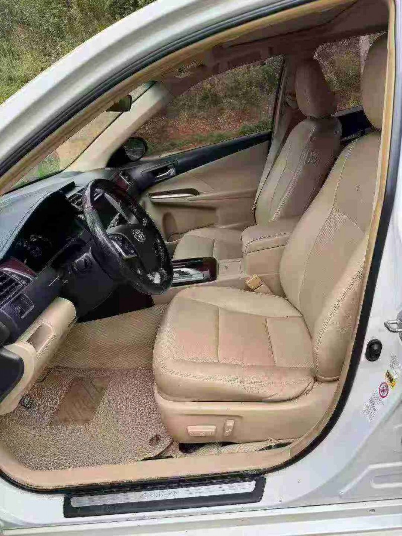 南宁14年丰田凯美瑞4