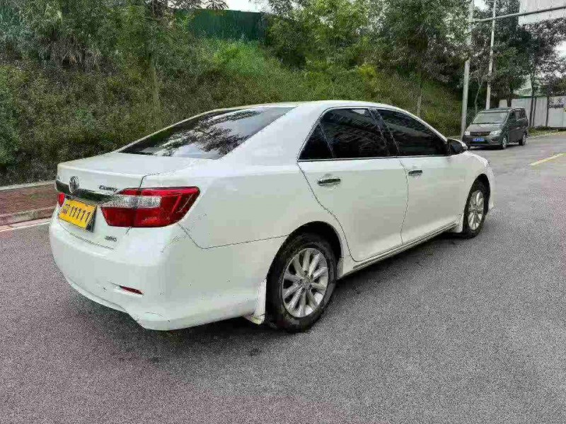 南宁14年丰田凯美瑞8