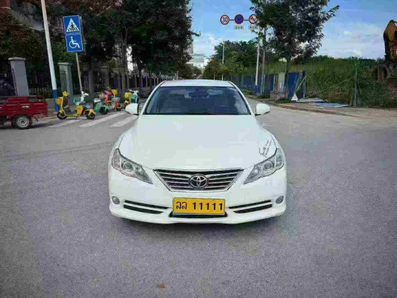 南宁13年丰田锐志1