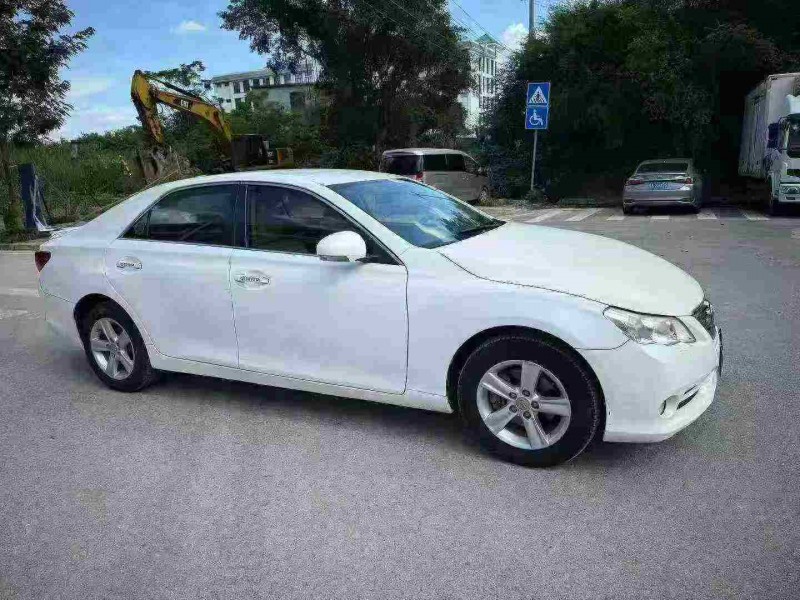 南宁13年丰田锐志2