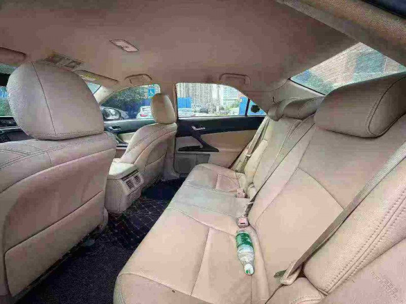 南宁13年丰田锐志6