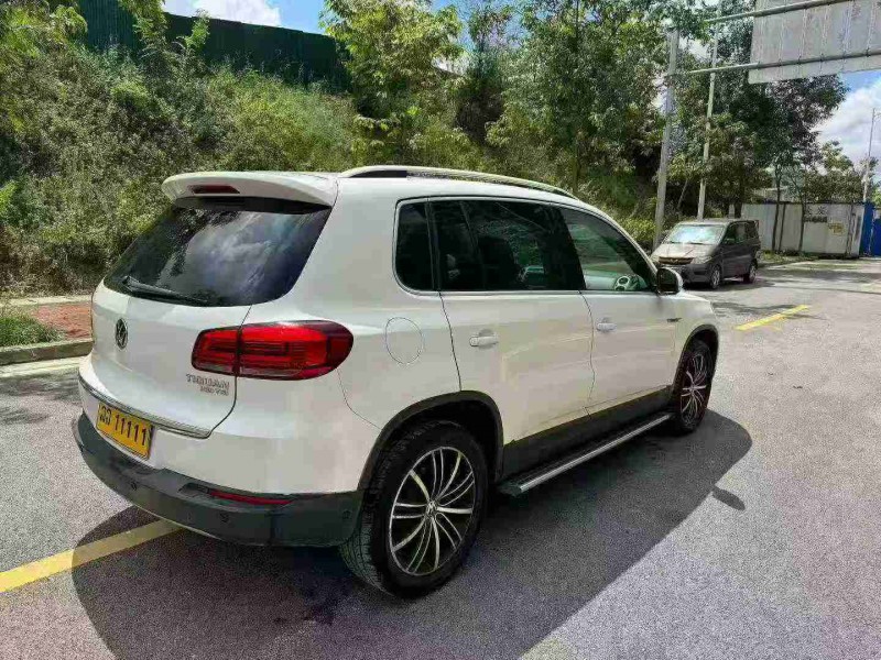 南宁16年大众途观7